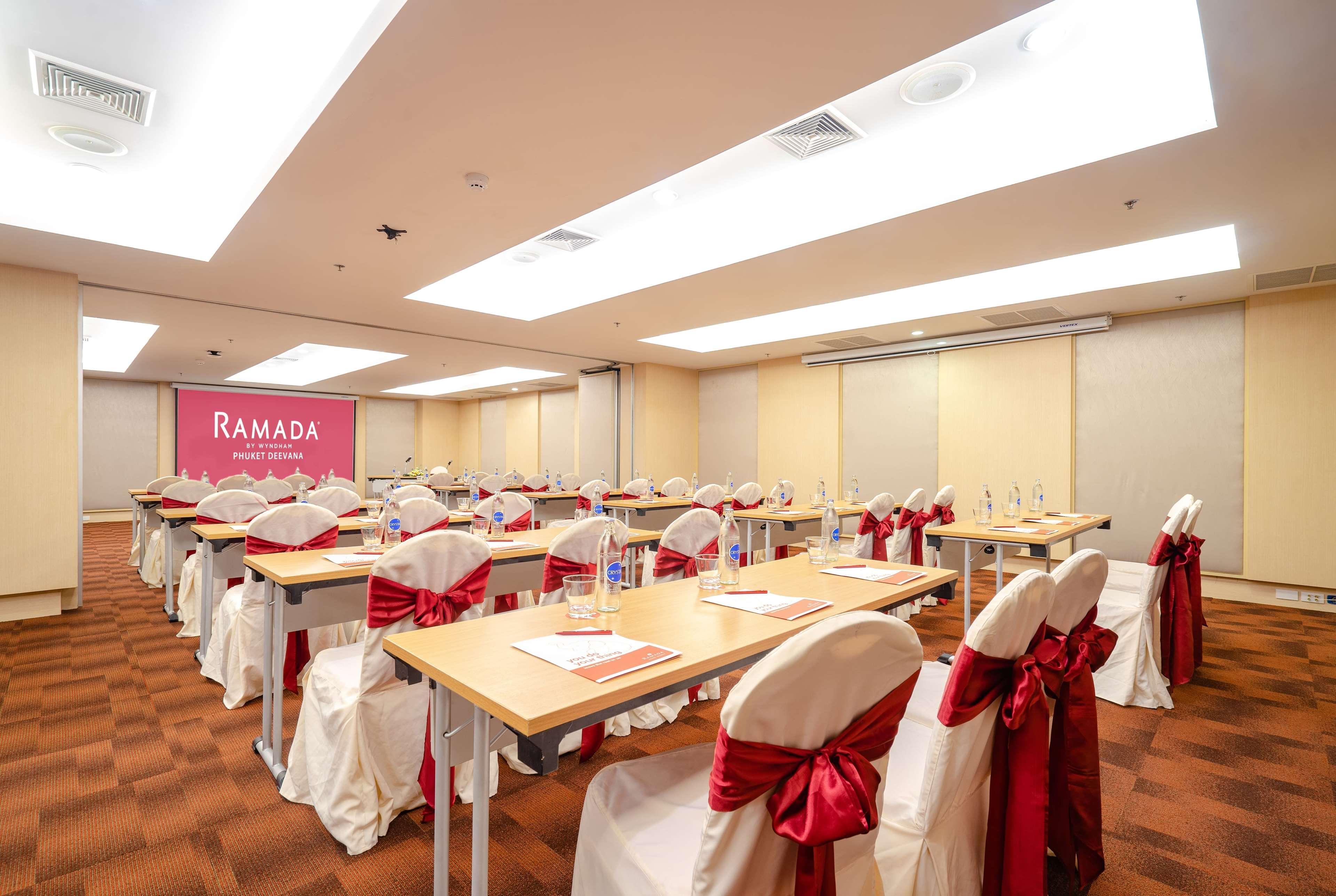 Ramada By Wyndham Phuket Deevana Patong Exterior foto